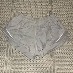 Lululemon Hotty Hot Low-Rise Lined Short 2.5” White Size 6